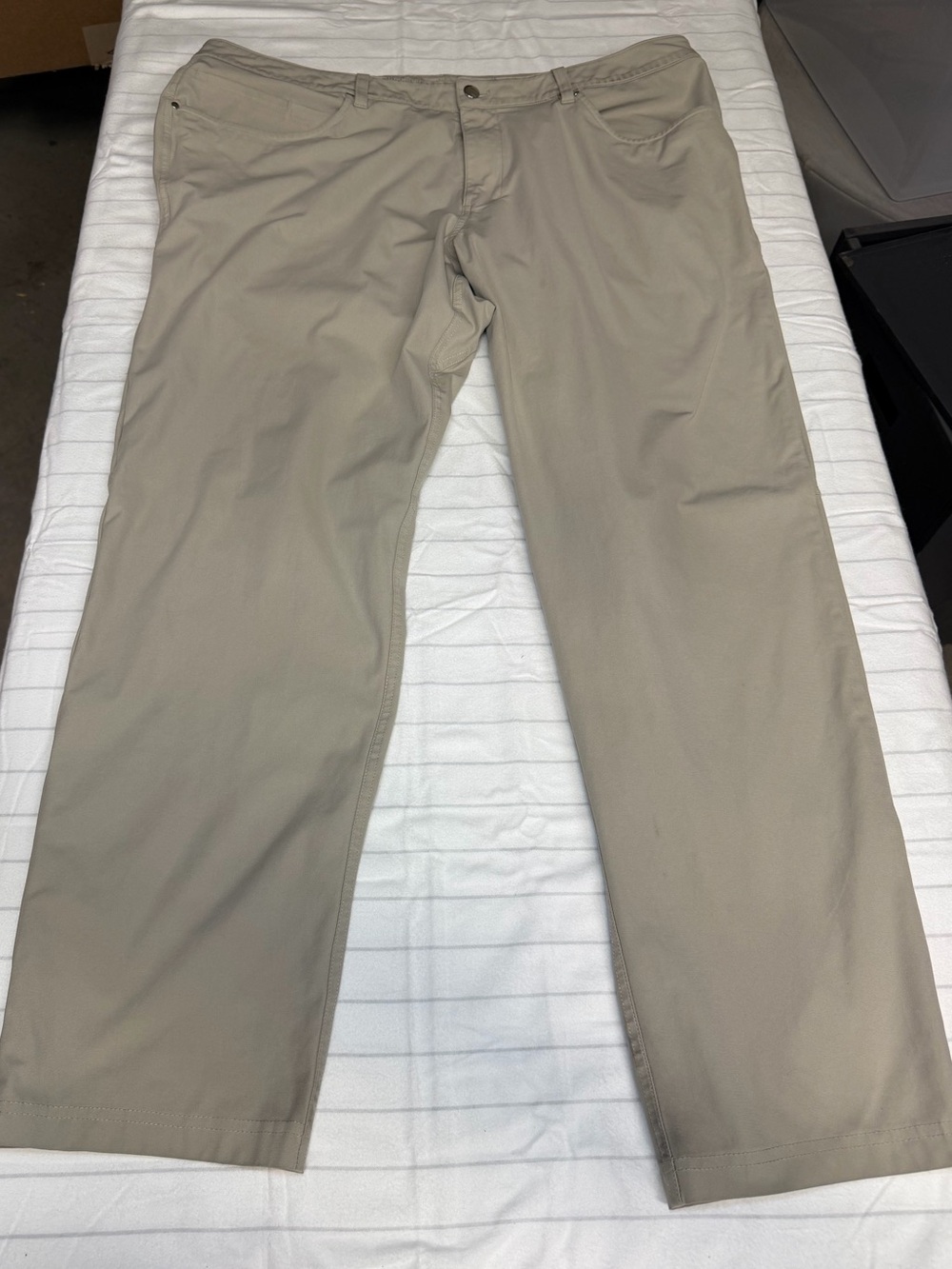 Lululemon Beige Khaki Golf Pants 40 x 32